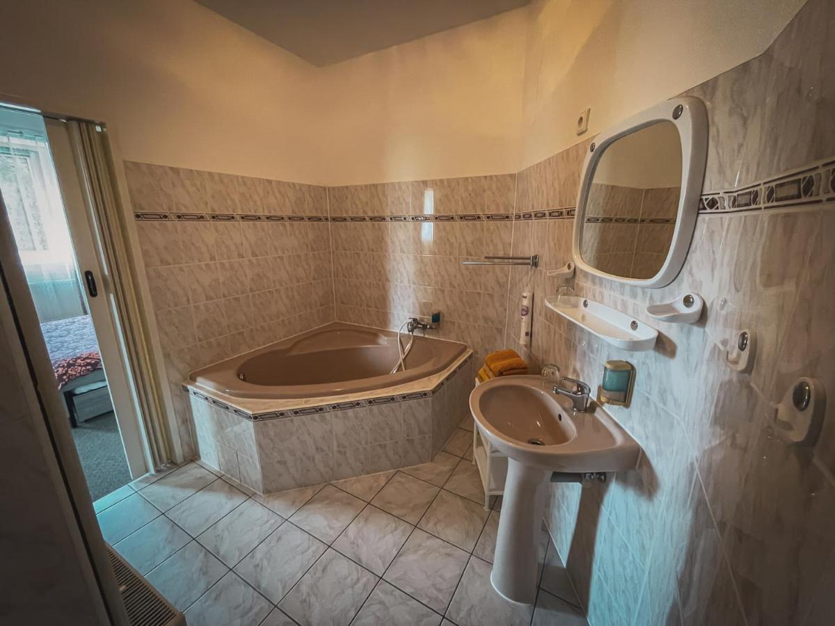 Hotel Apartment Faraon 伦布尔克 外观 照片